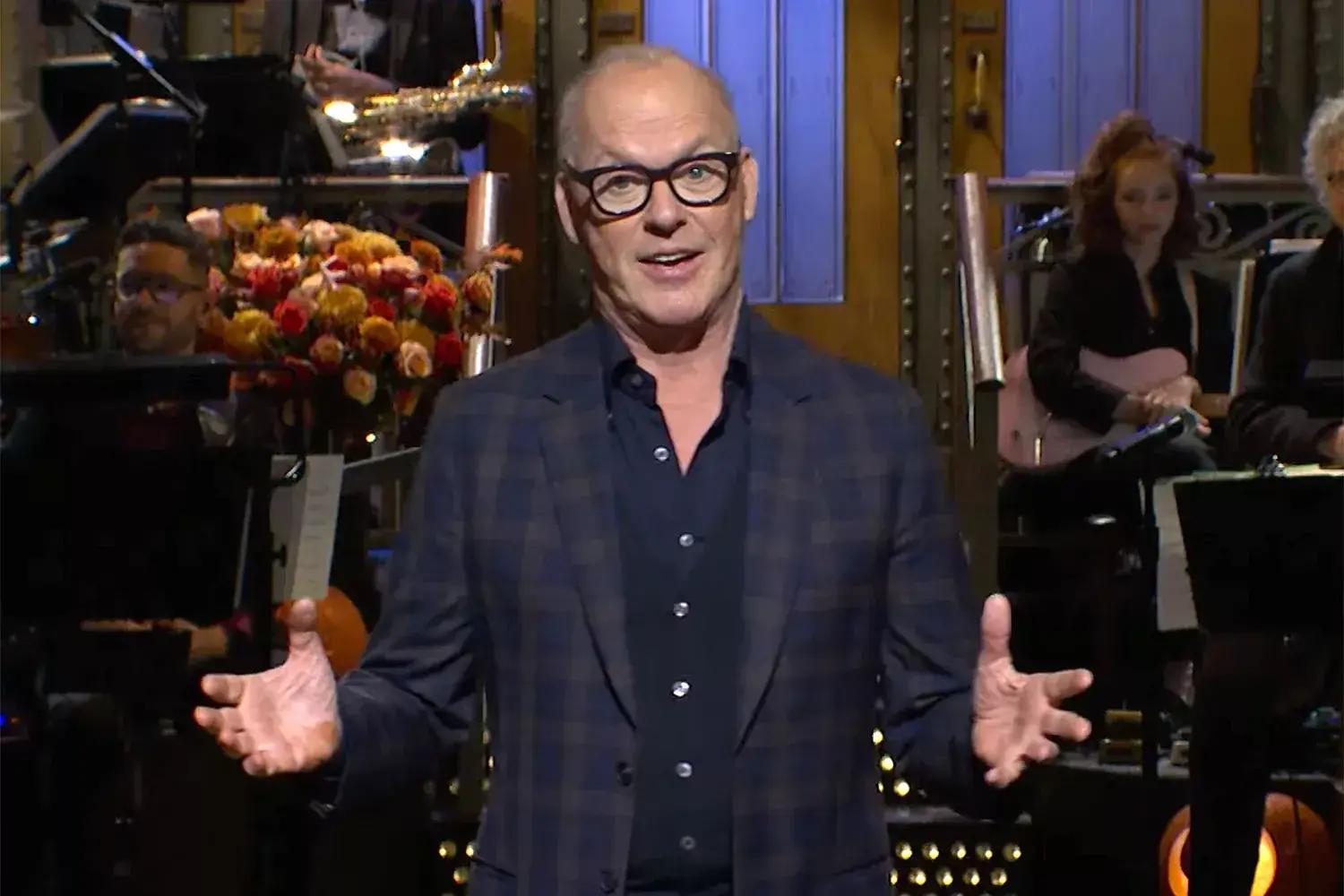 Saturday Night Live recap: Michael Keaton hosts, Alec Baldwin returns as Bret Baier in Fox interview parody Related images #4