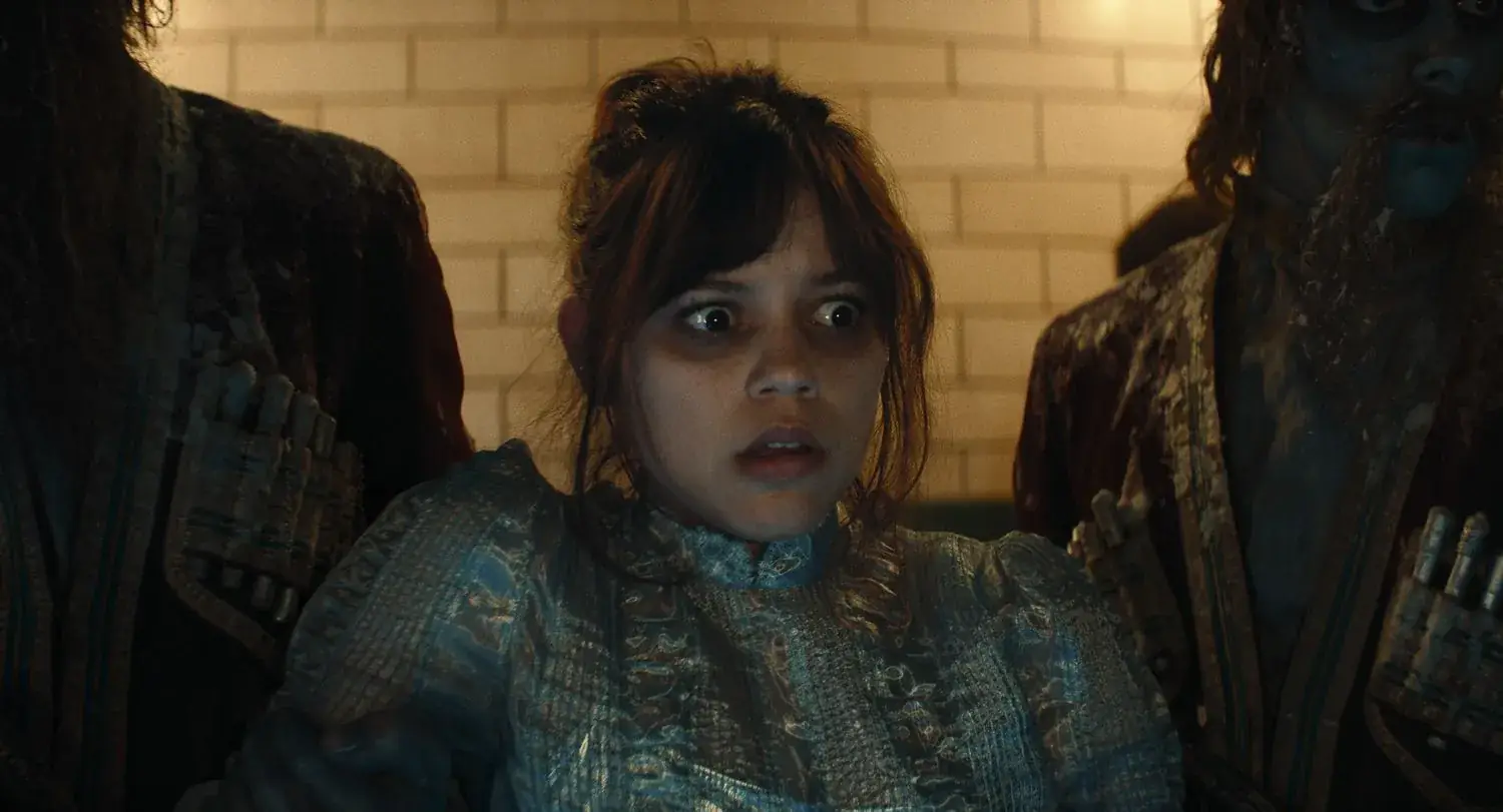 Residents of original Beetlejuice town met Jenna Ortega with their old memorabilia (exclusive) Illustrations