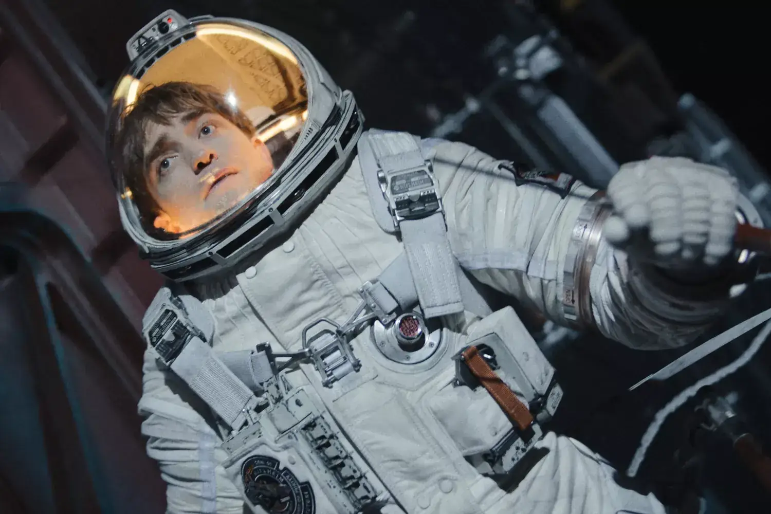 Robert Pattinson tries to kill Robert Pattinson in Mickey 17 clip: 'You're such a little bitch' (exclusive) Related images #16