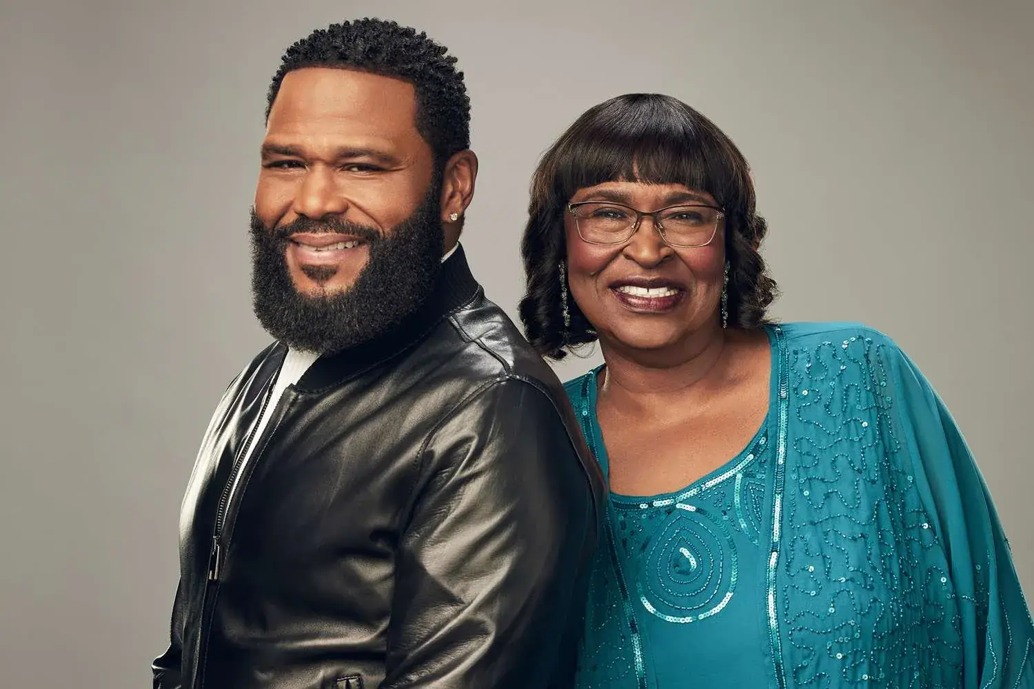 Meet the 'play-off mama': Here's who's in charge of keeping Emmys speeches short Illustrations