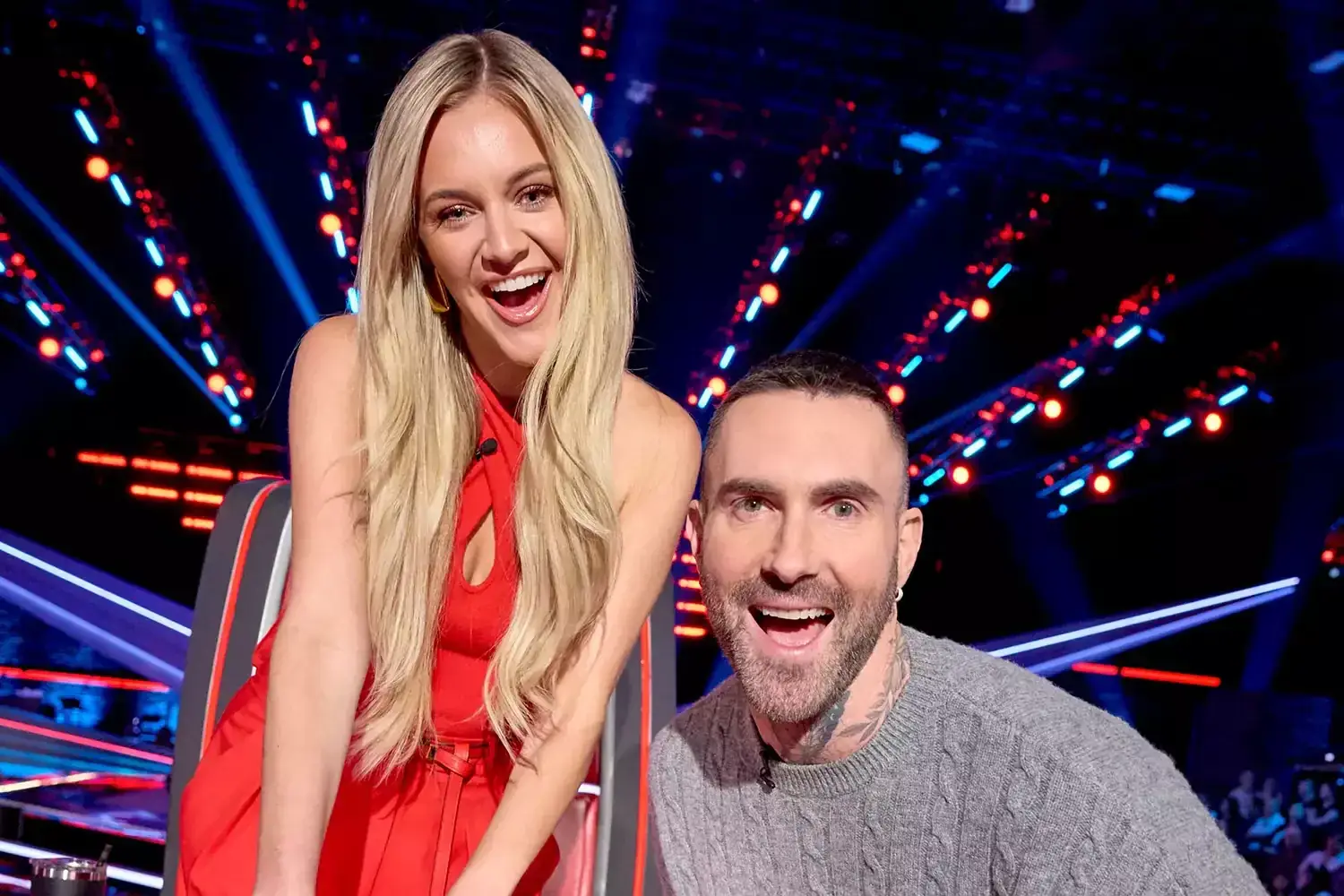 Former The Voice finalist cries as his daughter turns chairs in season 27 premiere Illustrations