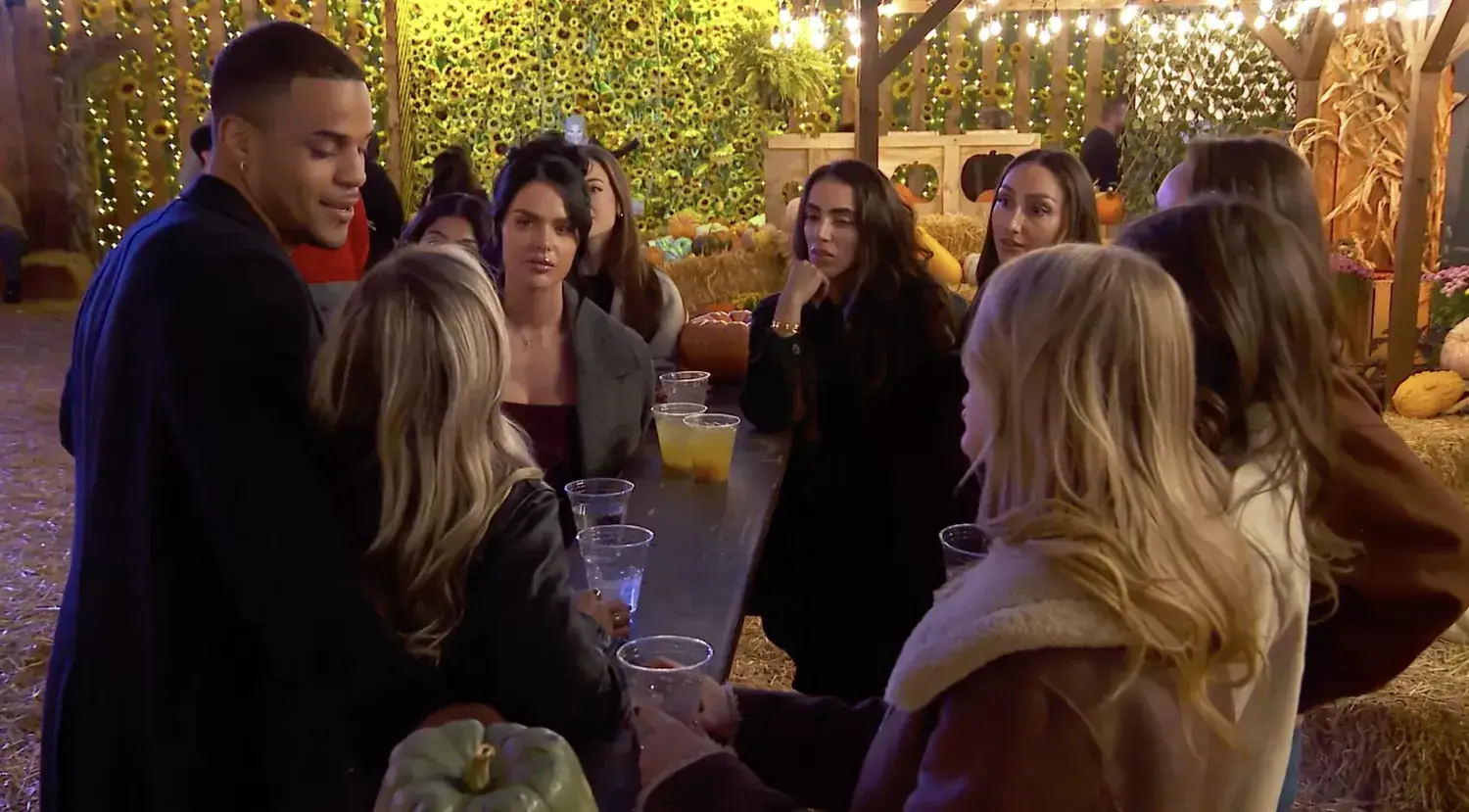 The Bachelor recap: One family is missing during hometowns Related images #83