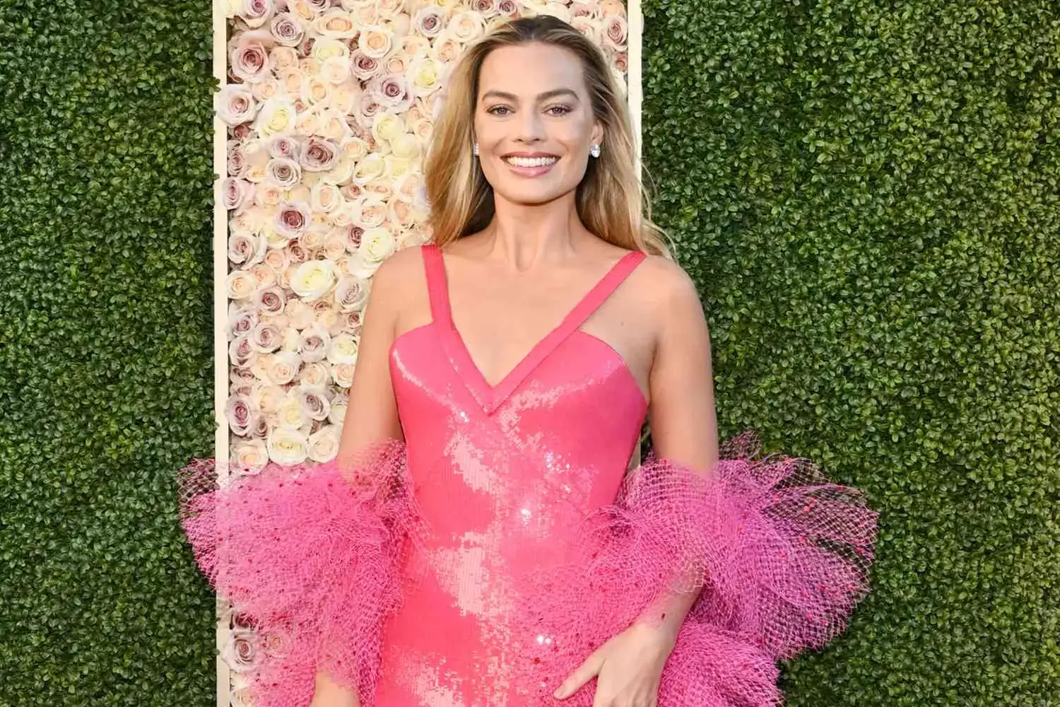 See all the stars at the 2024 Golden Globes Illustrations