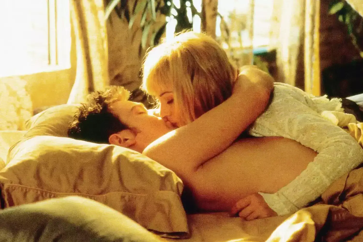 Patricia Arquette ate garlic before onscreen kiss with Ewan McGregor due to pact with her actor husband Illustrations