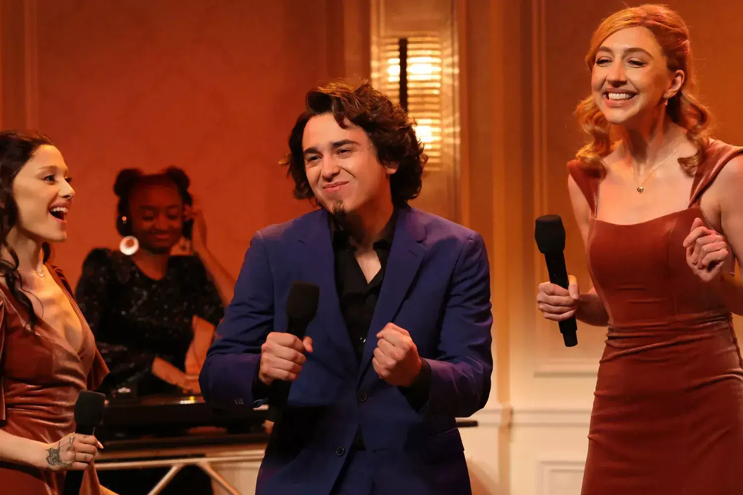 Sabrina Carpenter and SNL alums join Domingo and his 2 hot brothers at 50th anniversary special Related images #9