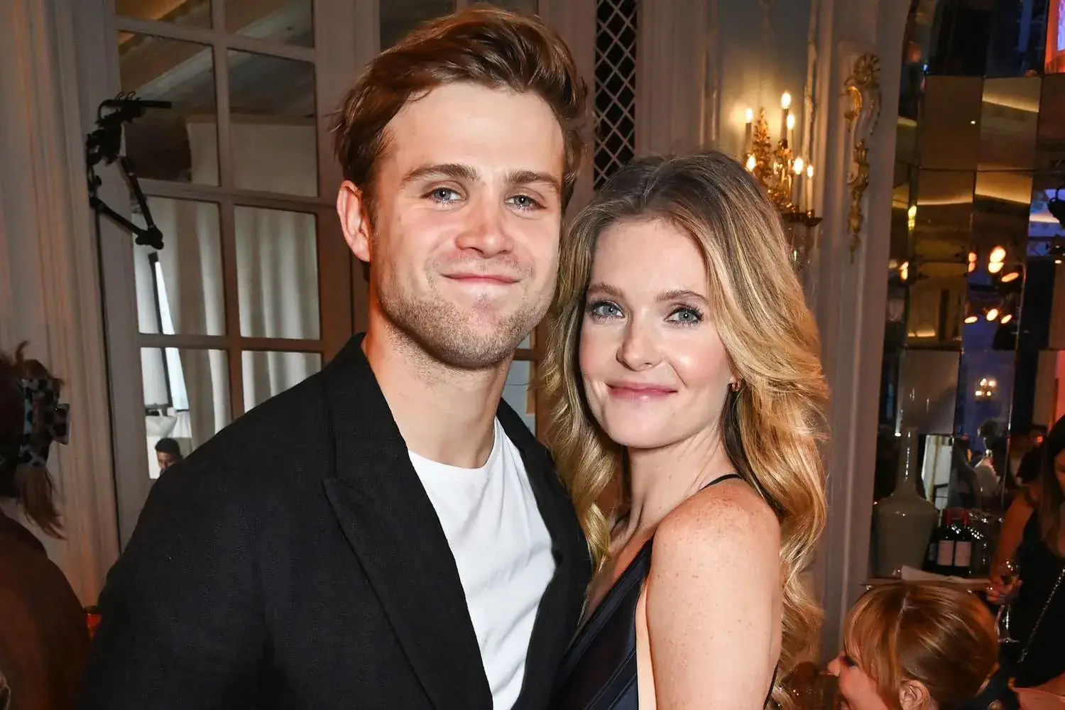 White Lotus costars Meghann Fahy and Leo Woodall finally confirm real-life relationship with kiss Illustrations