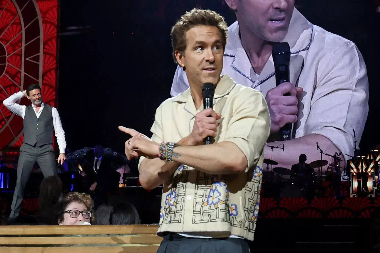 Ryan Reynolds crashes Hugh Jackman's NYC concert: 'I was told this was going to be a comedy version of Les Mis' Illustrations