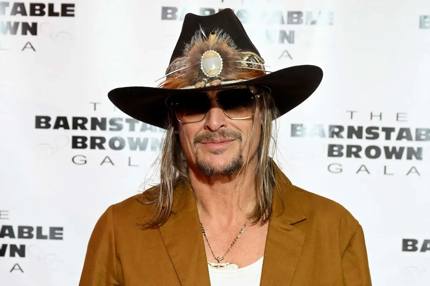 Kid Rock allegedly waves gun around during interview with Rolling Stone reporter Illustrations