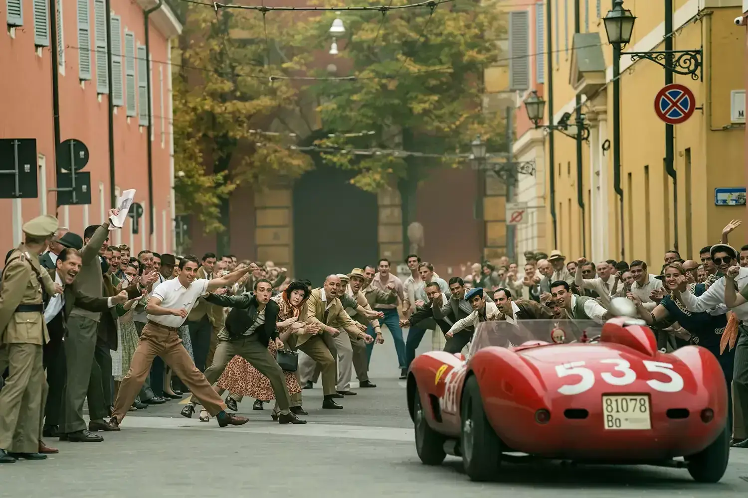 Michael Mann and Penelope Cruz break down the ending of Ferrari Related images #5