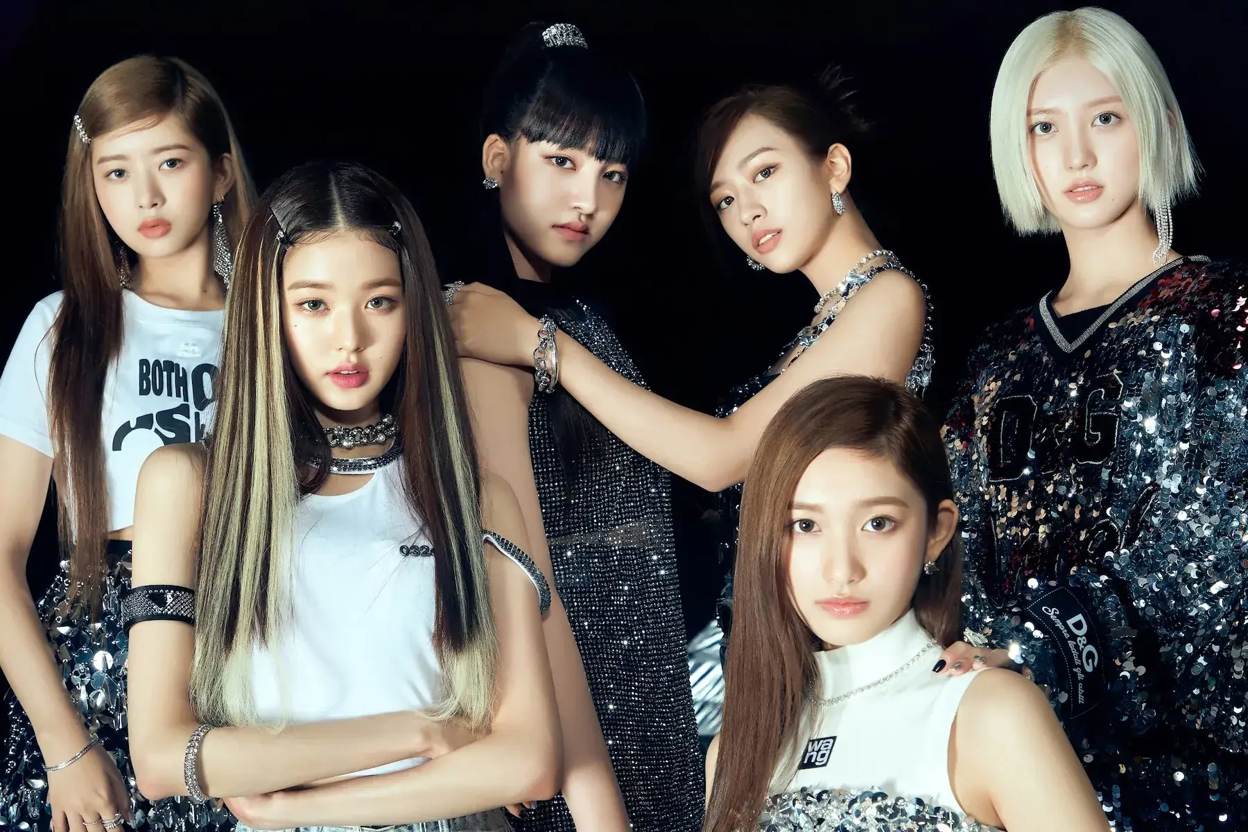 IVE's "After LIKE" Becomes Their First MV To Reach 300 Million Views 그림