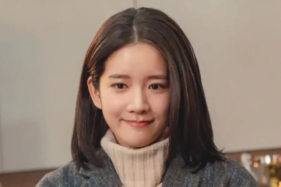 WJSN's Exy Transforms Into A Strong-Willed Daughter Of A Restaurant Owner In New Drama “Heo’s Diner” 그림