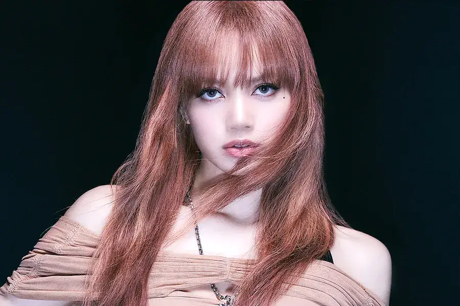 YG Briefly Responds To Reports Regarding BLACKPINK’s Lisa’s Exclusive Contract 그림