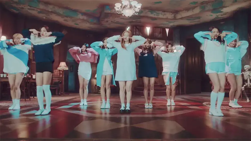 TWICE Rewrites History As They Surpass Another Milestone With MV Views For K-Pop Girl Group 그림