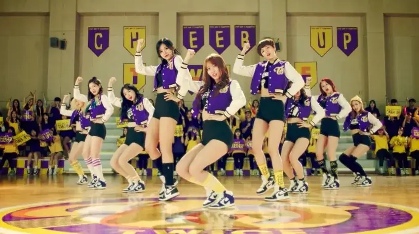 TWICE's "Cheer Up" Becomes Their 2nd MV To Hit 200 Million Views 그림