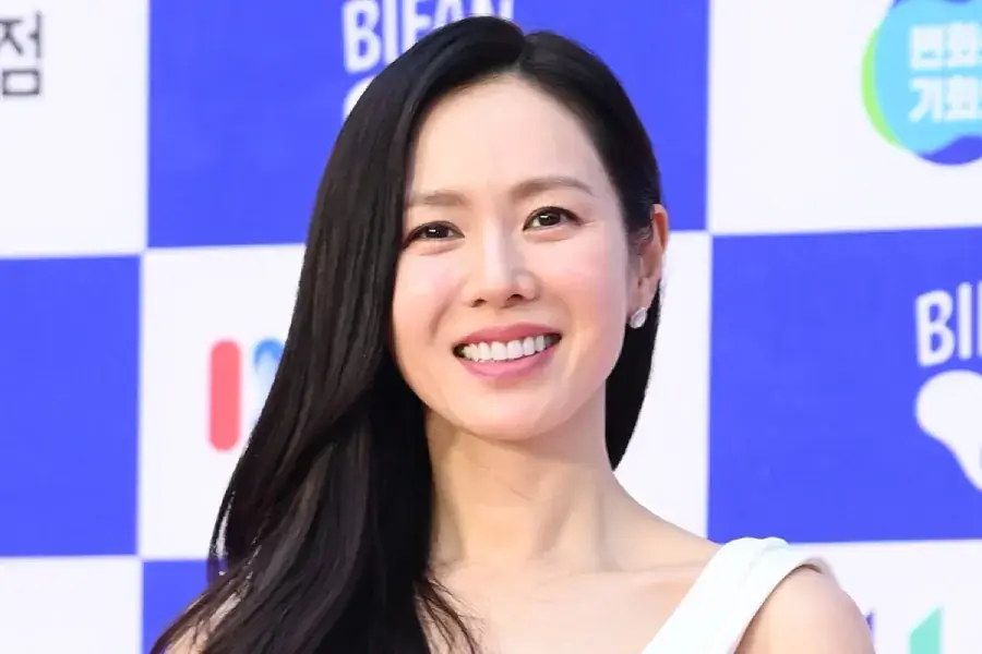 Son Ye Jin In Talks To Star In New Thriller Drama By "Mask Girl" Director 그림