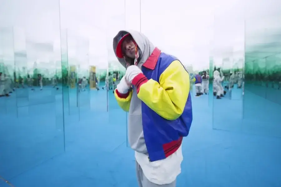 Watch: BIGBANG's G-Dragon Charms With His Swag In New Performance Video For "POWER" 그림