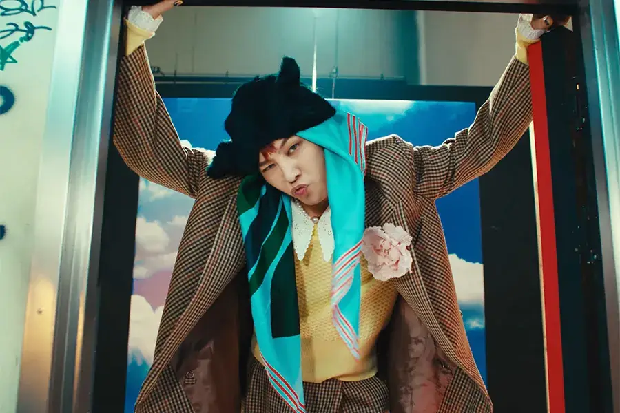 Watch: G-Dragon Makes Triumphant Return With “POWER” In Electrifying Comeback MV 그림