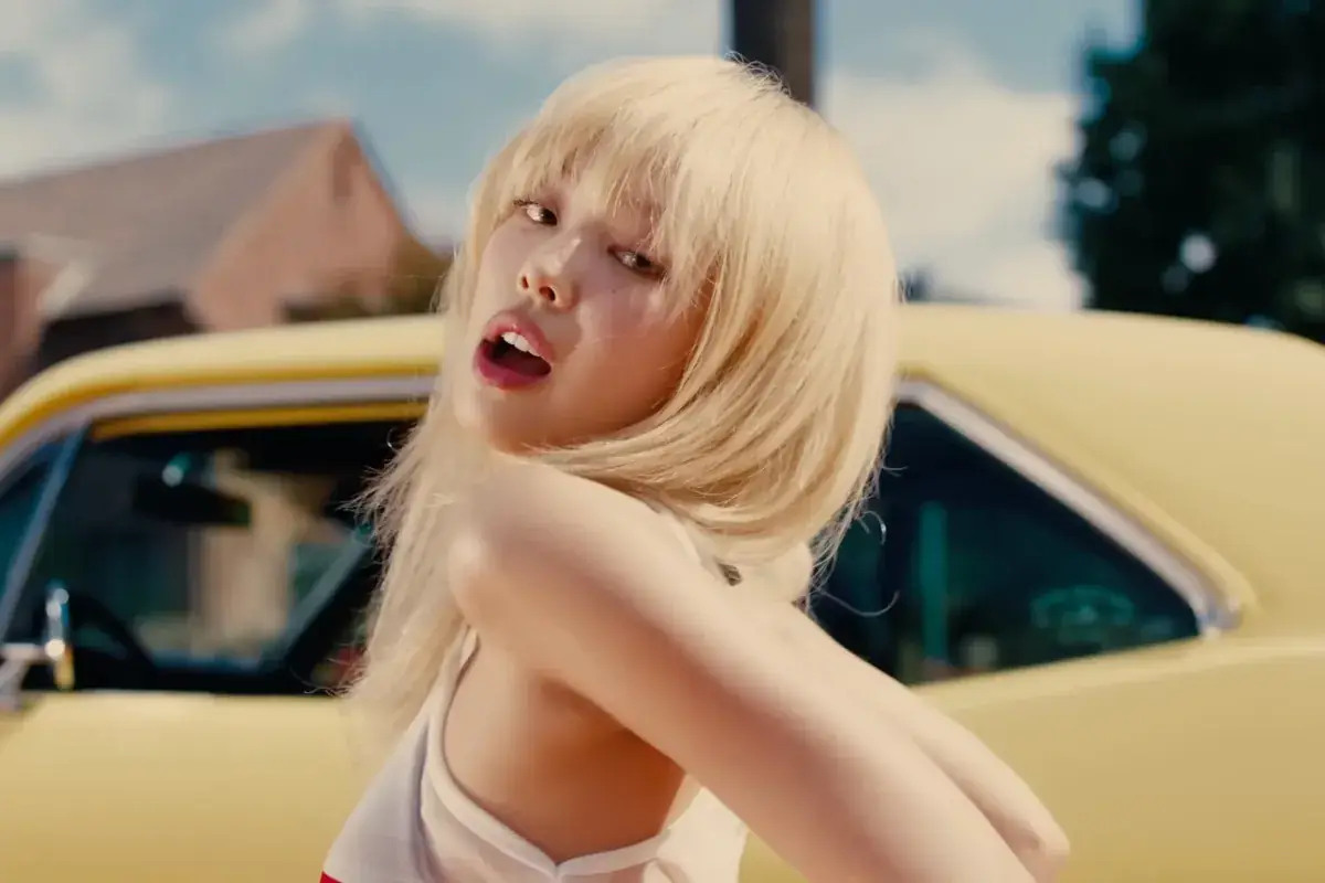 Watch: BLACKPINK's Jennie Is Back With A Pretty Girl "Mantra" In Fierce Solo MV 그림
