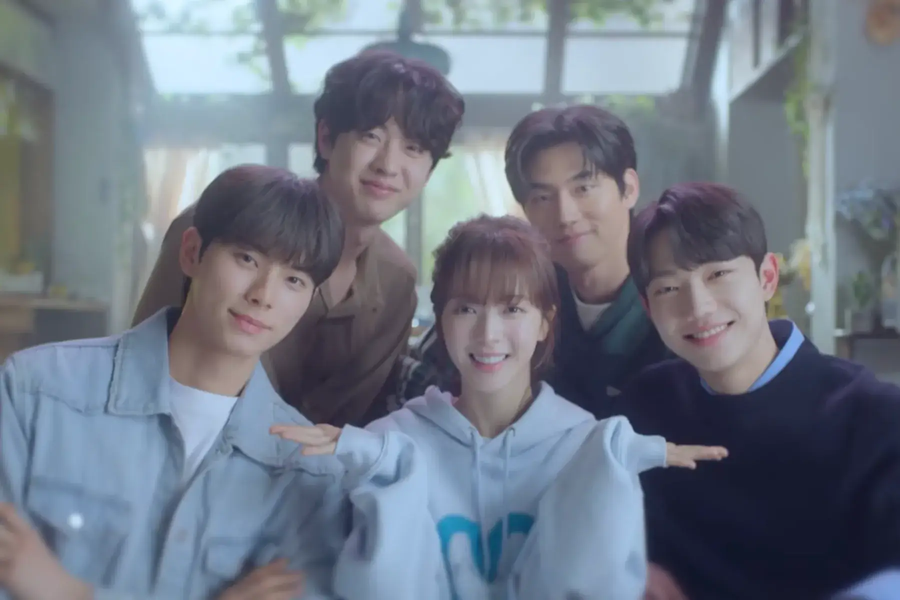 Watch: Roh Jeong Eui Blushes As Lee Chae Min, Jo Joon Young, Kim Hyun Jin, And Hong Min Ki Turn Up The Charm In “Crushology 101” Teaser 주요 이미지